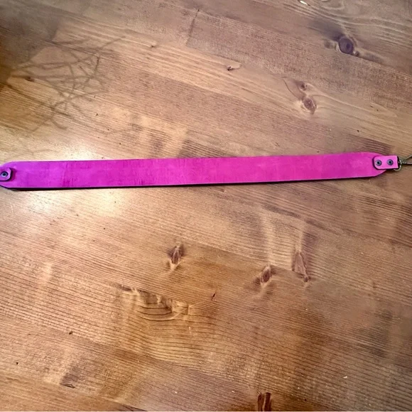 Parker Thatch Leopard Print Women's Bag with pink Strap - Picture 7 of 8